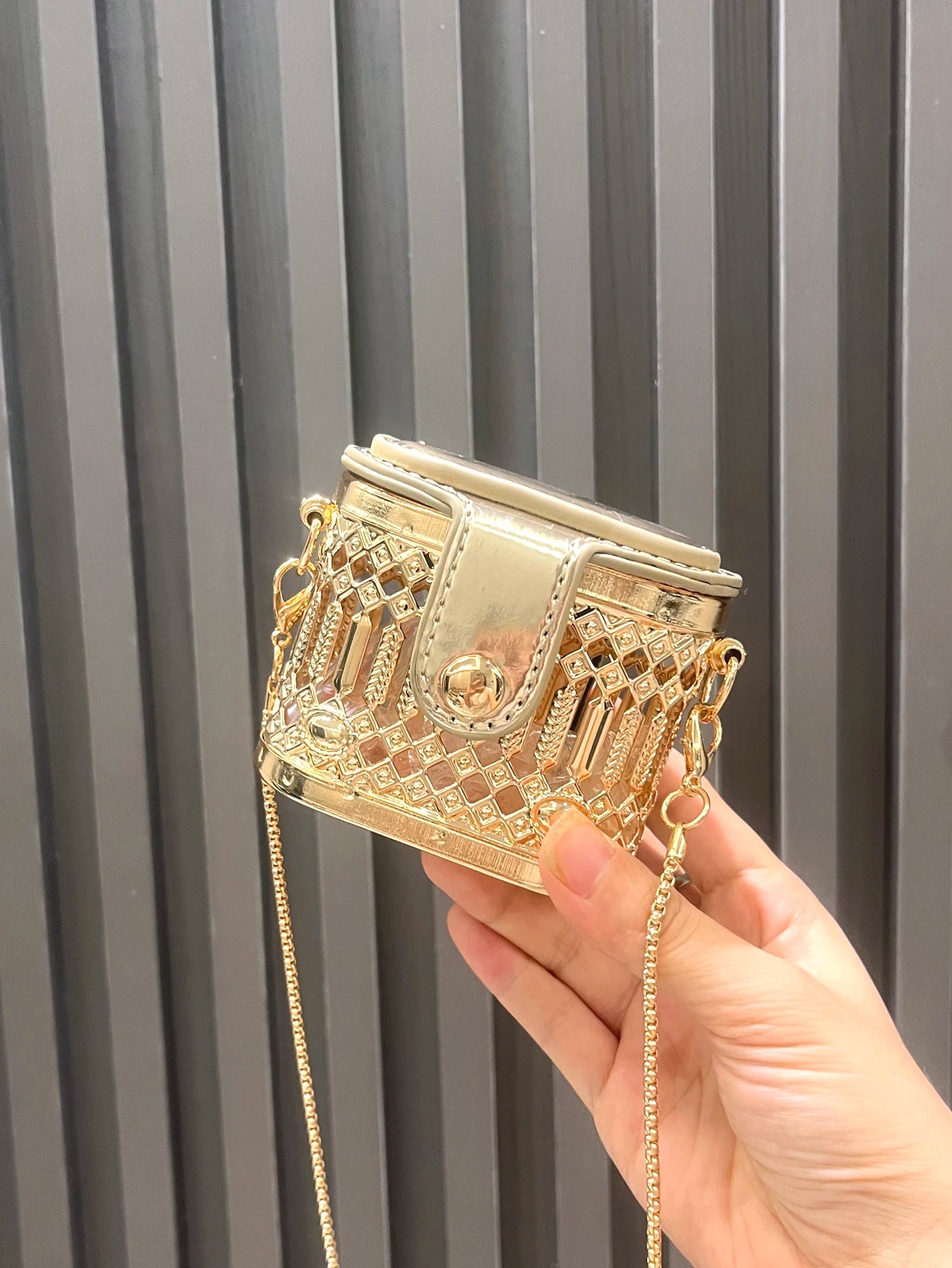 Super Mini Golden Metal Designer Bag | Luxury "Funny Shape" Sculptural Clutch | High-End Metallic Evening Purse with Exterior Flap Pocket & Chain Strap Luxegan
