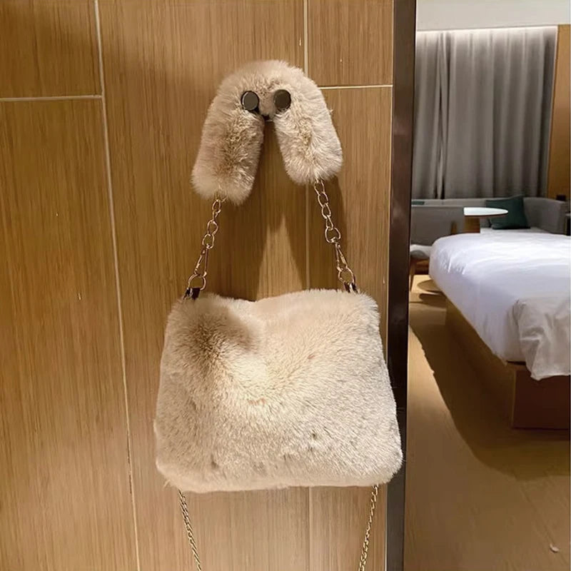 Plush Faux Fur Winter Tote Bag | Casual Fluffy Crossbody & Shoulder Bag | Fashionable Soft Chain Handbag for Girls | Trendy Winter Faux Fur Flap Purse for Women Luxegan