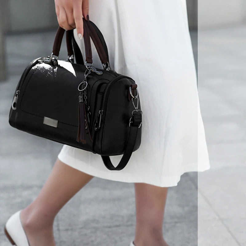 Large Capacity Women's Shoulder Bag | Fashion Zipper Crossbody Bag with Tassel Luxegan