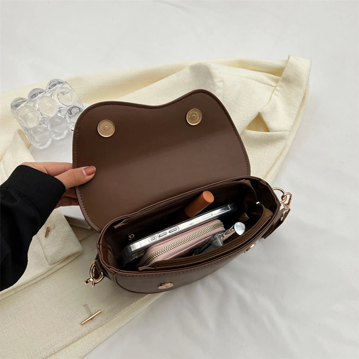 Fashion Letter Minimalist Crossbody Bag | Lightweight PU Shoulder Bag with Magnetic Flap Luxegan
