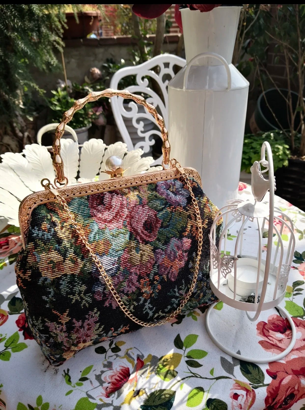Lost in Vintage Inspiration Baroque Clutch | Floral Tapestry Pearl Bead Purse | Gold-Tone Metal Frame Kiss-Lock Evening Bag with Chain Strap Luxegan