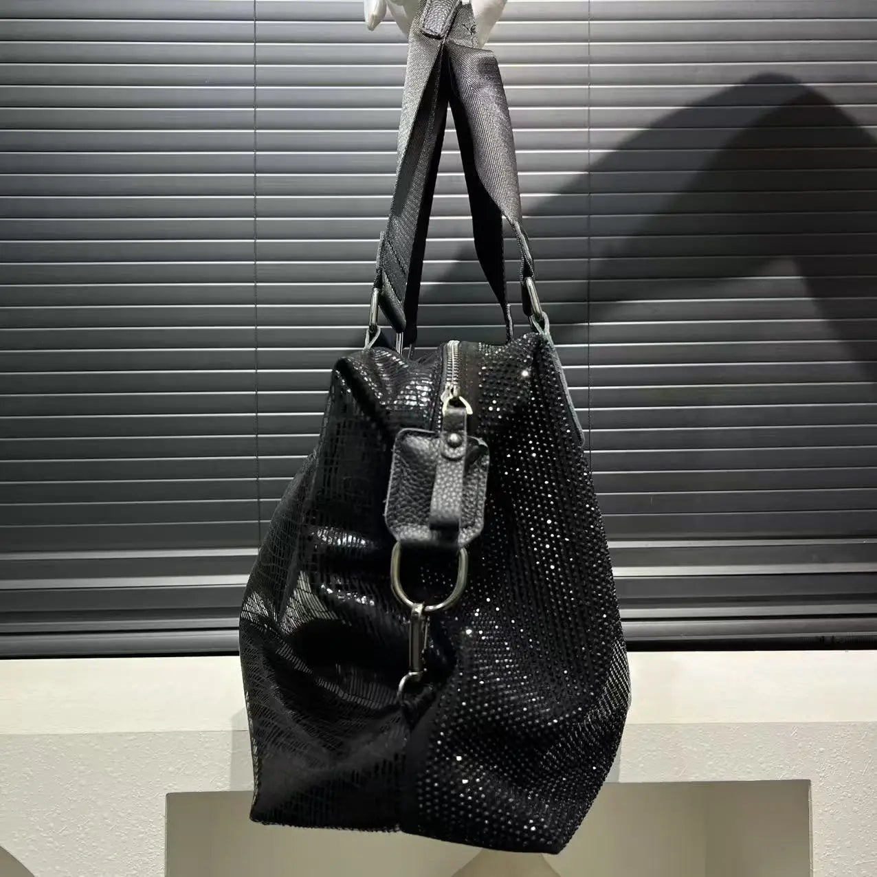 Fashion Style Retro Distressed Shoulder Bag | Soft Versatile Commuter Tote with Crossbody Function Luxegan