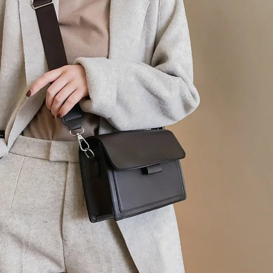 Designer Luxury PU Leather Crossbody Handbag for Women | Fashion Travel Shoulder Messenger Bag (Ladies Small Flap Bag) Luxegan