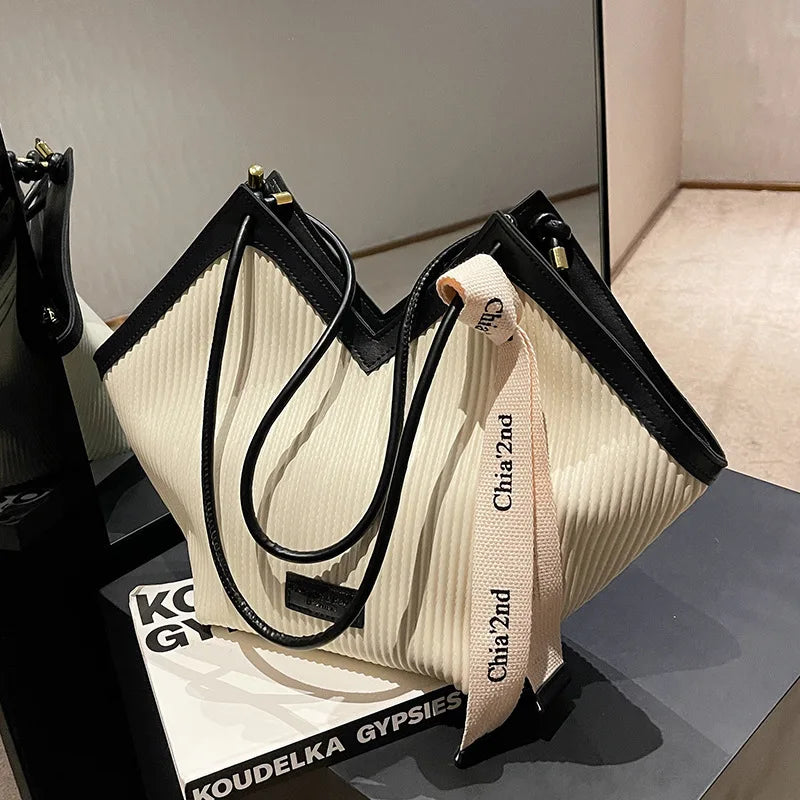 Fashion Ladies' Heart-Shaped Tote Bag | Sophisticated Luxury Designer Shoulder Handbag | Elegant Large Capacity Casual Purse | "Dignified" Structured PU Leather Bag with Ribbon Decoration Luxegan