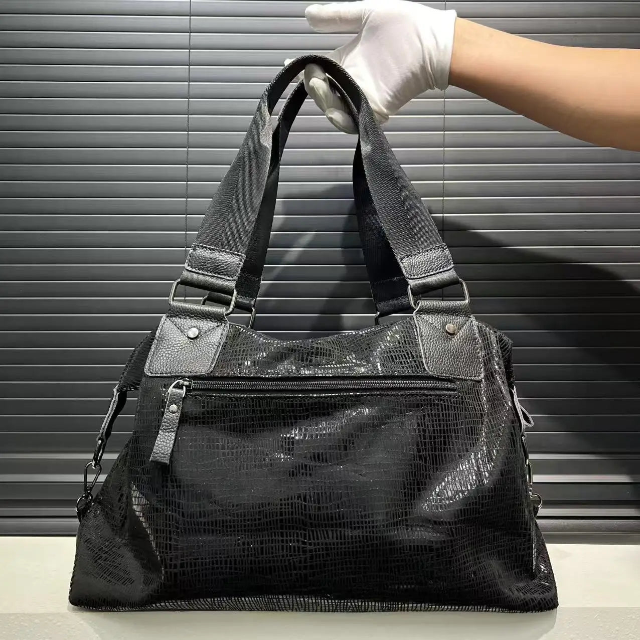 Fashion Style Retro Distressed Shoulder Bag | Soft Versatile Commuter Tote with Crossbody Function Luxegan