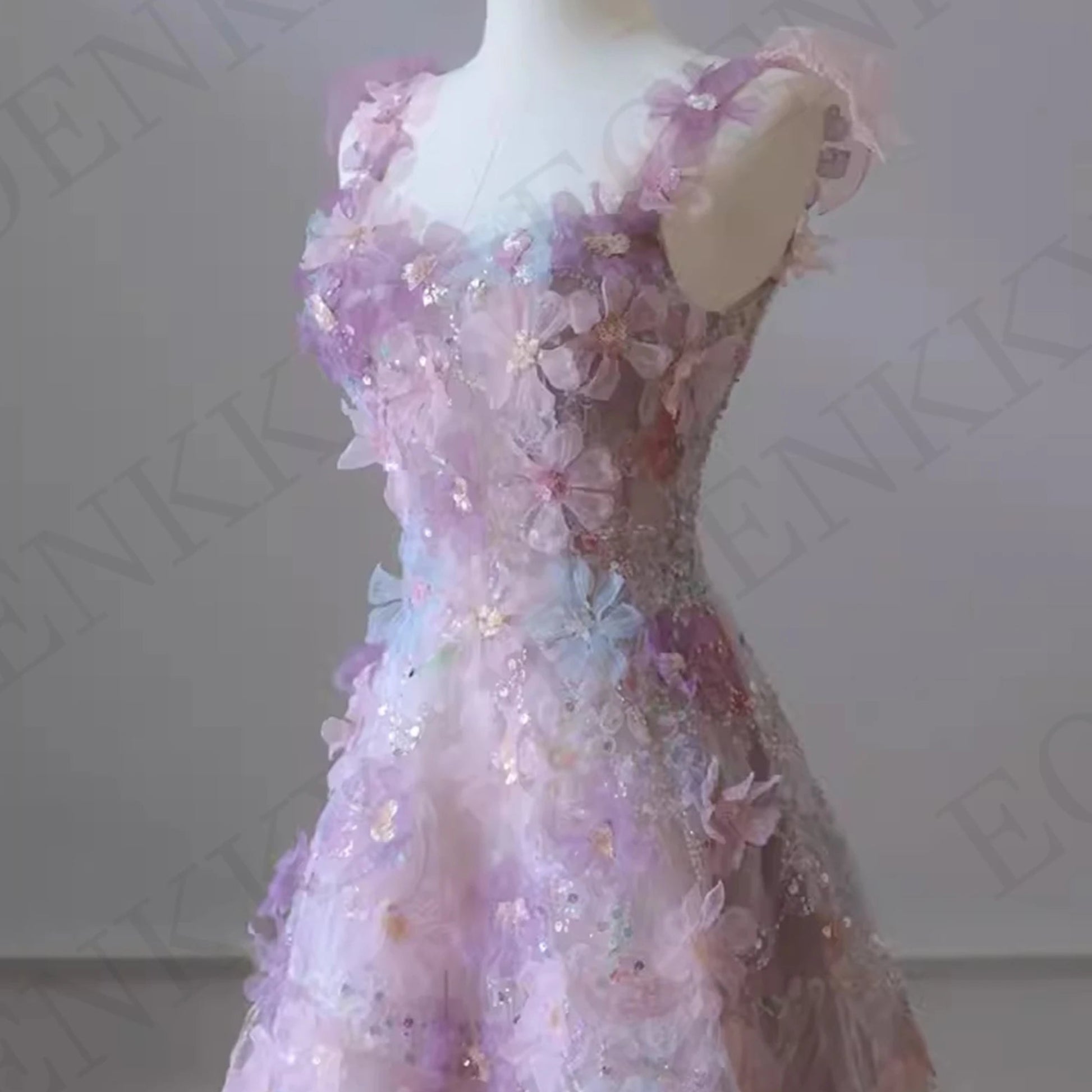 Women's Exquisite 3D Flowers Prom Dress | Glitter Sequin A-Line Evening Gown | Luxury Spaghetti Strap Tulle Party Dress | Lace-Up Built-In Bra Formal Vestido with Sweep Train Luxegan