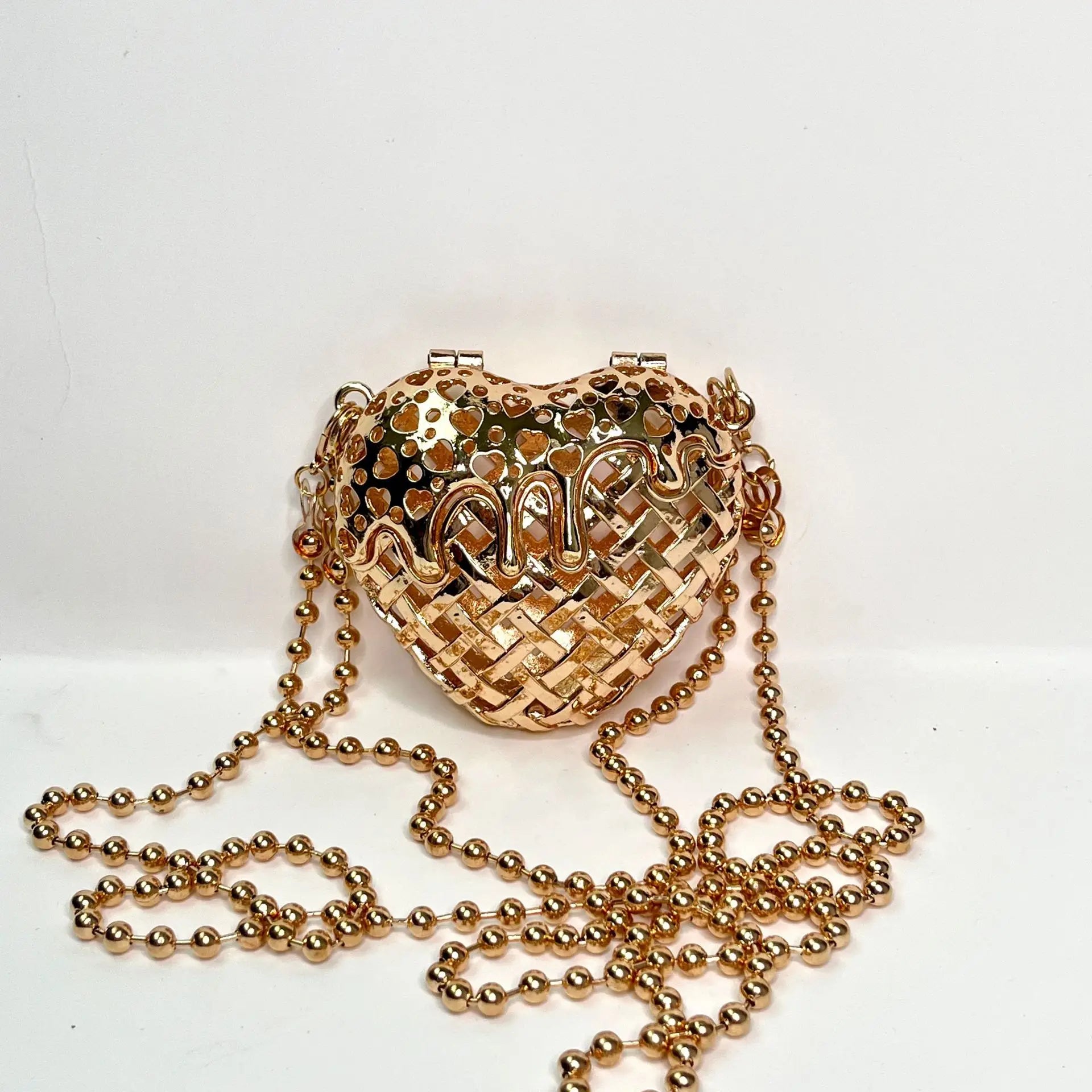 New Heart-Shaped Metal Hollow Box Bag | Designer Hollow-Out Chain Shoulder Bag | Cute Hard-Shell Crossbody Purse | Fashionable Solid Color Evening Handbag Luxegan