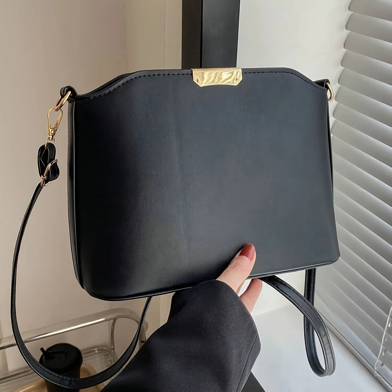 PU Leather Solid Shell Bag | Moderate Hardness Retro Metal Decor Crossbody Luxegan