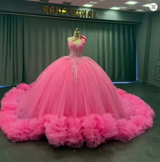 Red Puff Ruched Train Ball Gown Quinceanera Dress With Bow One Shoulder Beaded Appliques Sweet 15 Vestidos De 15 Años Customized