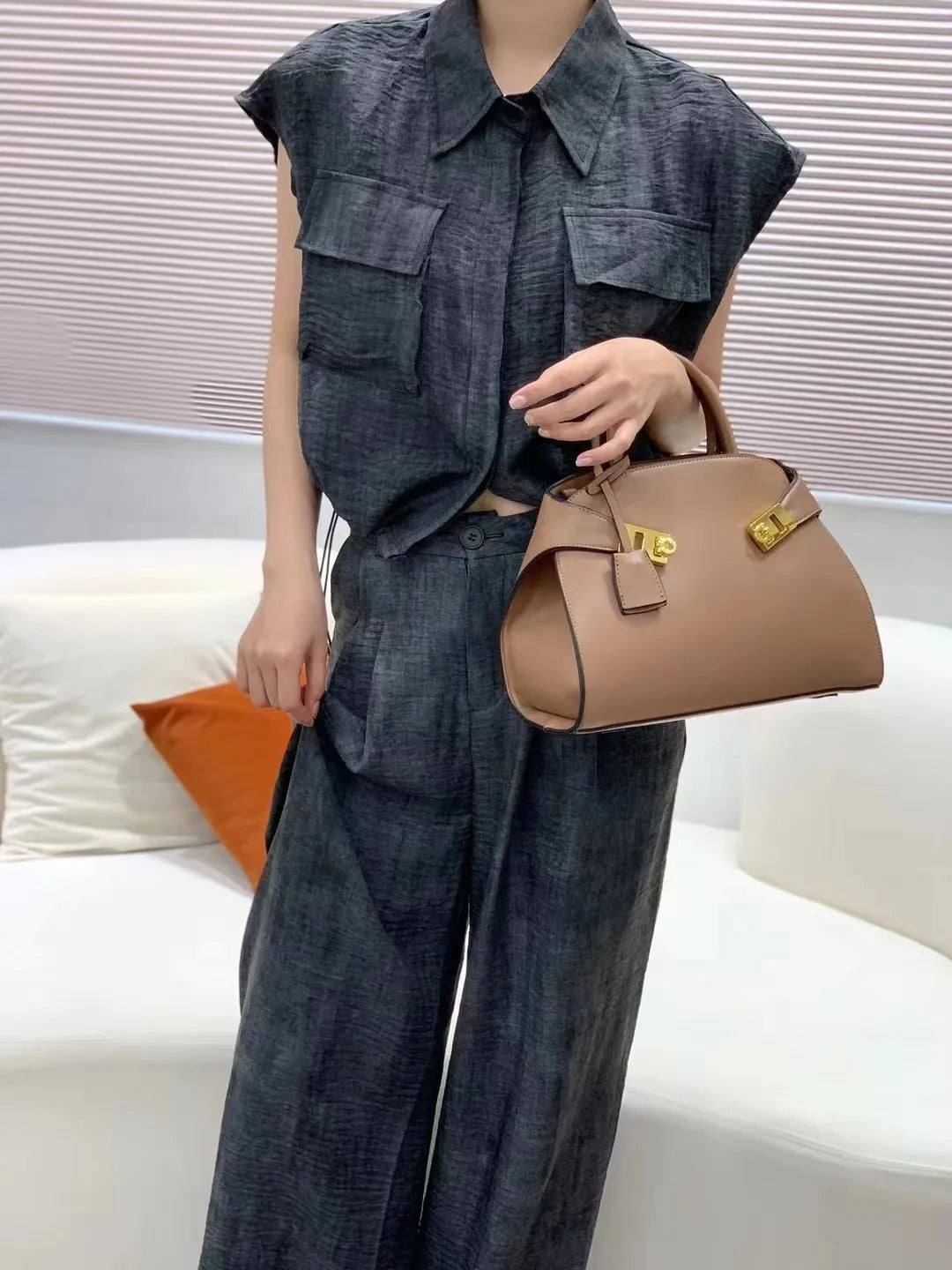 Luxury Designer Shell Messenger Bag | Sophisticated "Bowling Style" Silhouette | New Fashion Large Capacity Shoulder Bag | "Dignified" High-Performance PU Leather Essential for Radiant Versatile Styling Luxegan