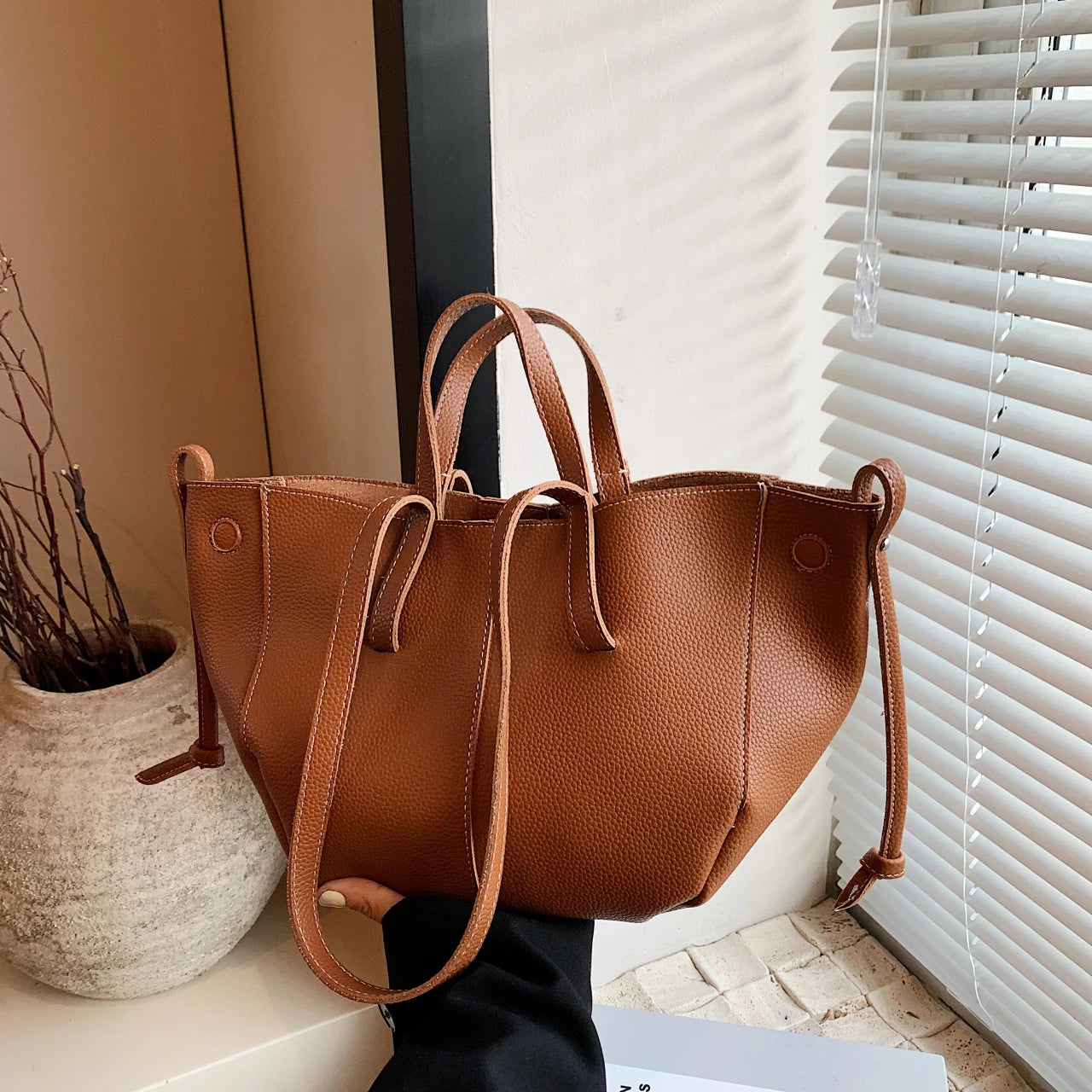 Small Niche Design Commuting Bag | New Autumn Retro Handbag & Versatile Tote Luxegan