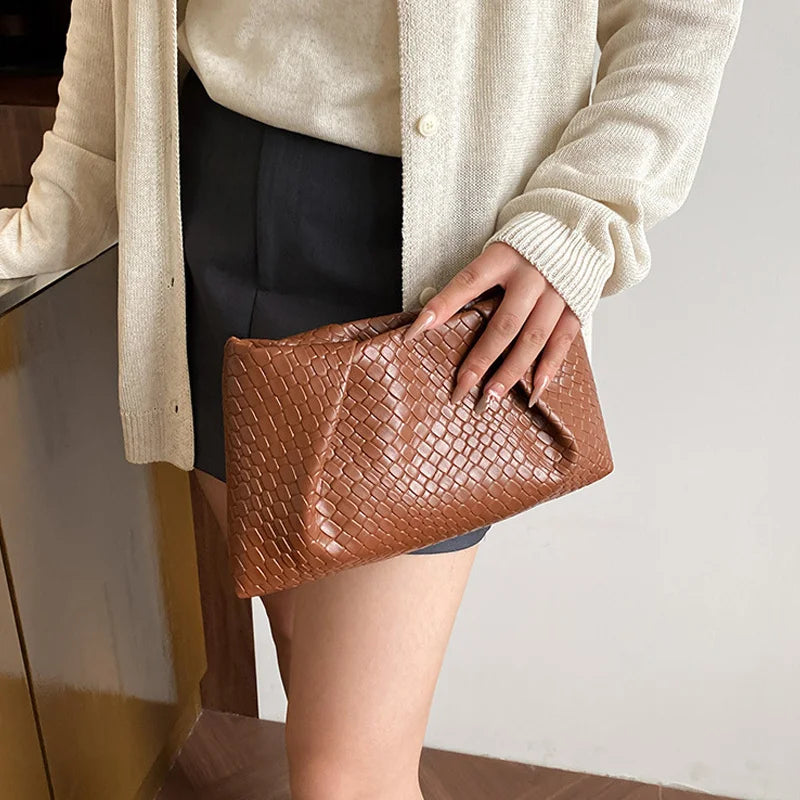 Bolso de mano multifuncional de moda para mujer, cartera de noche con patrón en relieve, gran capacidad, bolsillo para teléfono, monedero de lujo para mujer