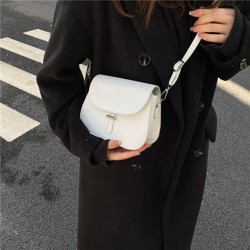 Fashion Women's Crossbody Saddle Bag | Retro Semicircle Handbag & Designer Messenger Bag Luxegan