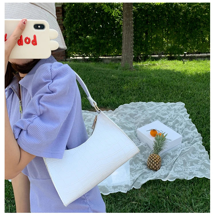 Retro Fashion Women’s Baguette | Sophisticated Crocodile-Pattern Shoulder Bag | Elegant Solid-Color Leather Chain Handbag | "Dignified" Soft TPU Tote for Versatile Daily Styling Luxegan