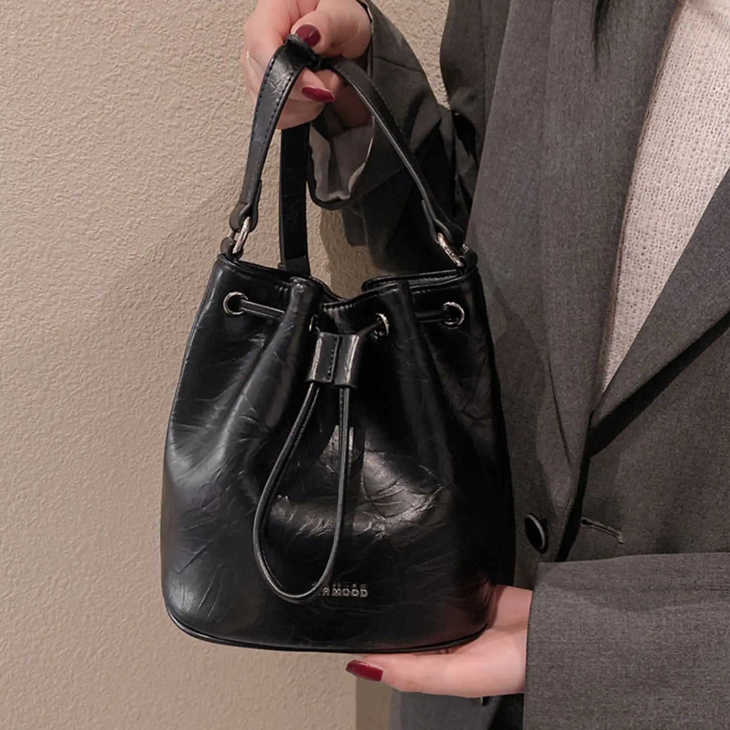 Niche Original Designer Women’s Bucket Bag | Luxury Microfiber Synthetic Leather Handbag | Sophisticated Black Small Shoulder & Crossbody Bag | Elegant Cosmetic & Phone Purse (Model MD24A80281) Luxegan