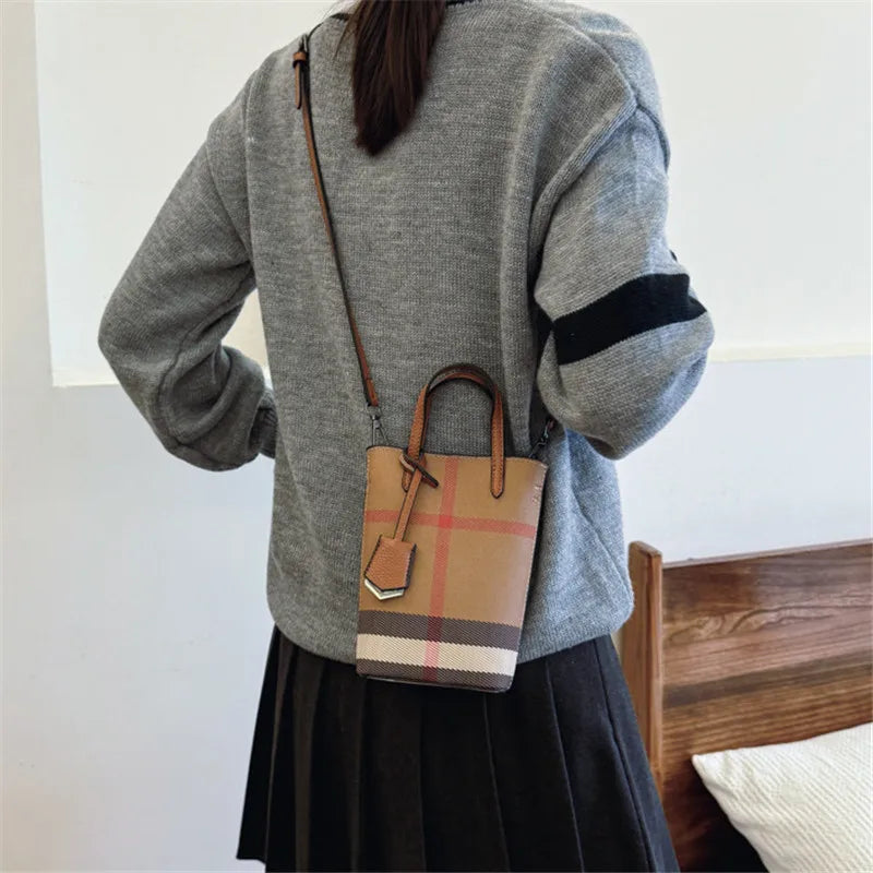 Retro Plaid Crossbody Bag | Compact Bucket Purse with Detachable Strap Luxegan
