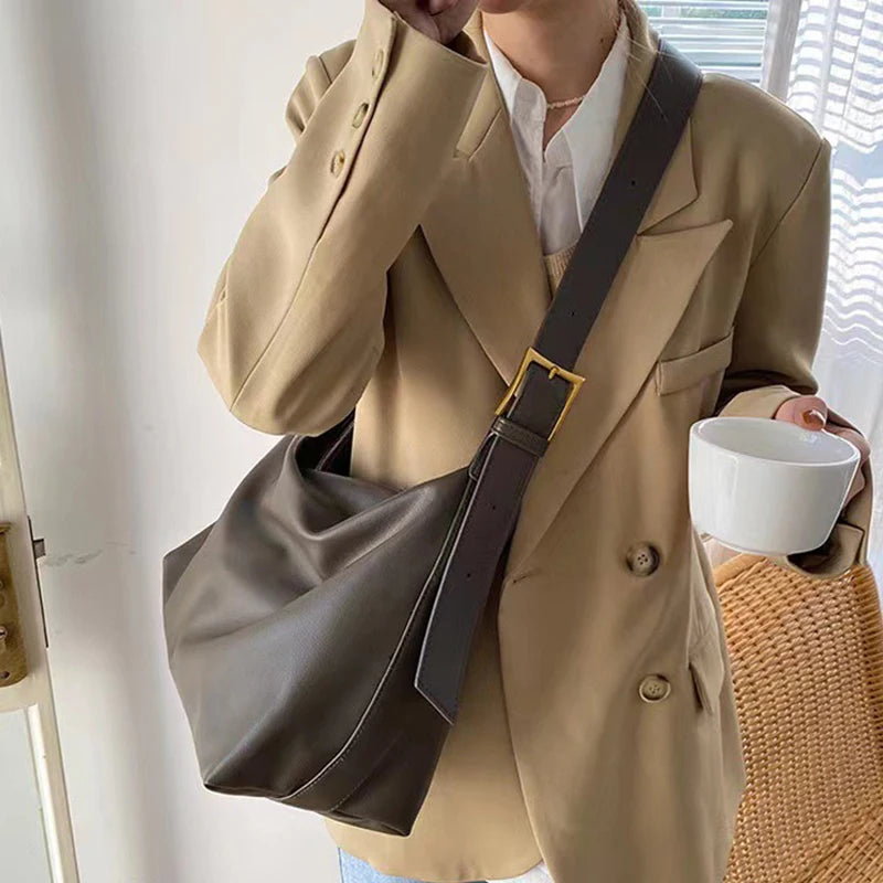 Vintage Big Capacity Shoulder Bag | Soft Leather Crossbody & Armpit Satchel Bag (Casual Portable Handbag Purse - Bolsa) Luxegan
