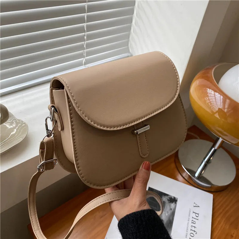 Fashion Women's Crossbody Saddle Bag | Retro Semicircle Handbag & Designer Messenger Bag Luxegan