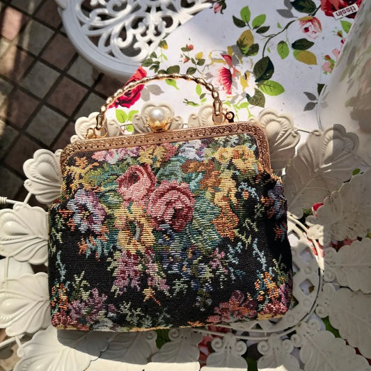 Lost in Vintage Inspiration Baroque Clutch | Floral Tapestry Pearl Bead Purse | Gold-Tone Metal Frame Kiss-Lock Evening Bag with Chain Strap Luxegan