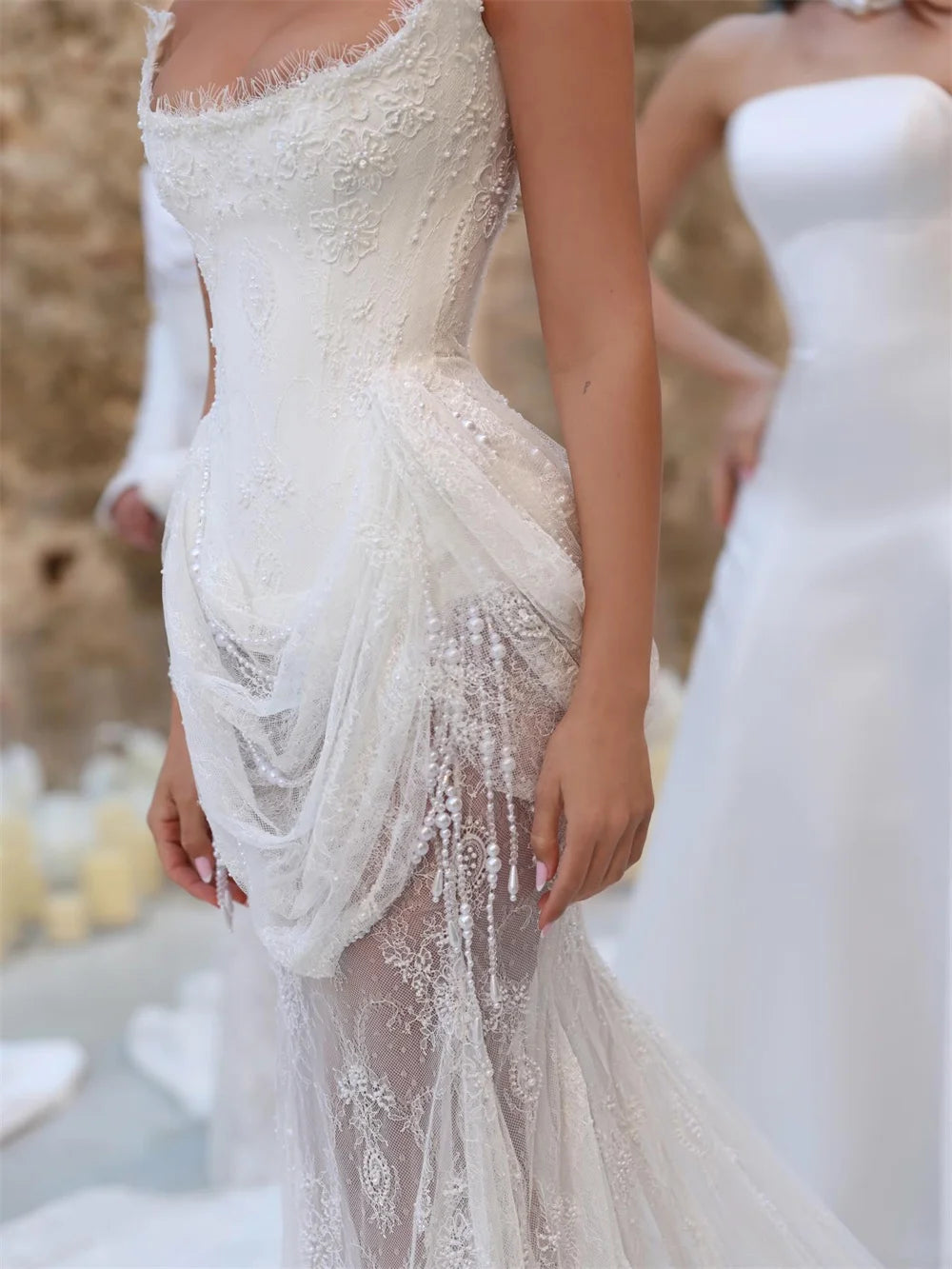 Tokyo Customized White Lace Strapless Neck Wedding Dresses Sleeveless Zip Back Bridal Gown 2026 Elegant Mermaid Wedding Gown