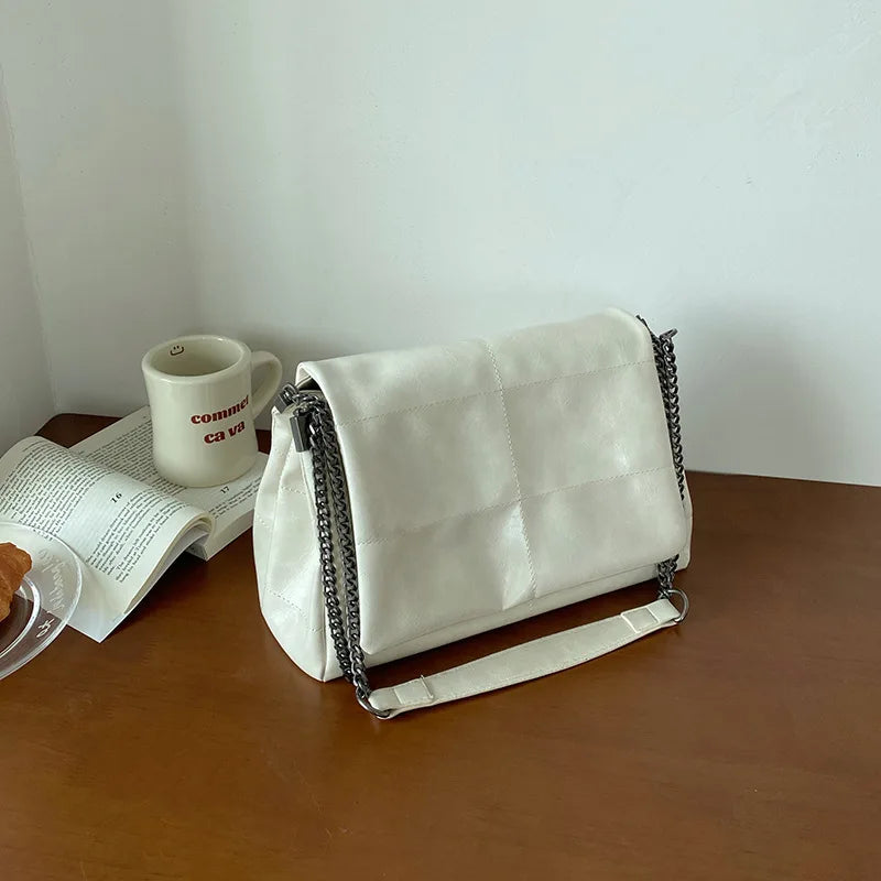 Large Capacity Commuting Bag | High-End & Fashionable Chain Tote Bag Luxegan