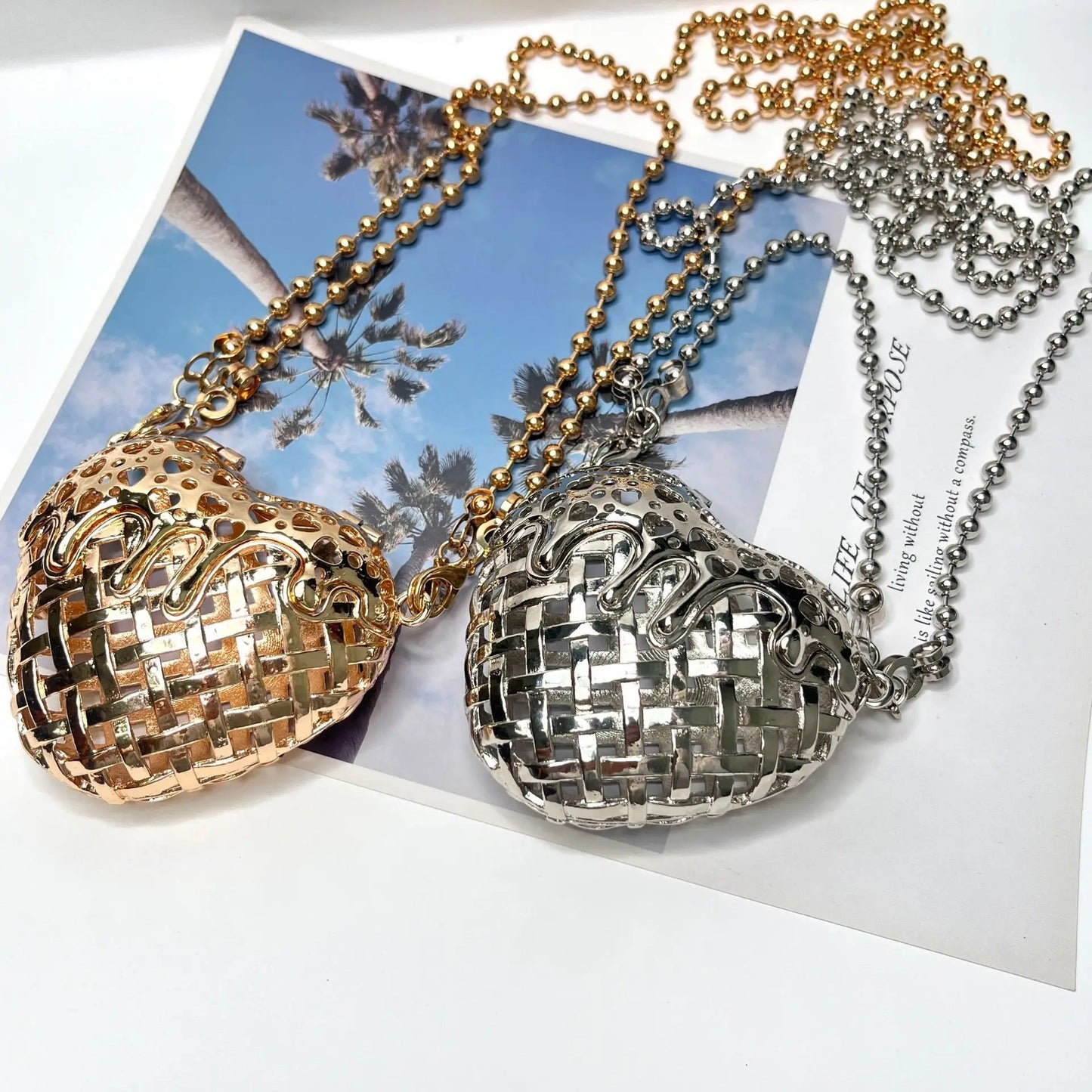 New Heart-Shaped Metal Hollow Box Bag | Designer Hollow-Out Chain Shoulder Bag | Cute Hard-Shell Crossbody Purse | Fashionable Solid Color Evening Handbag Luxegan