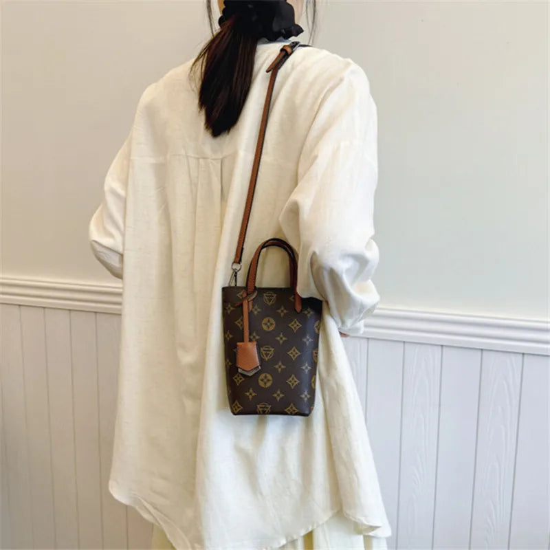 Retro Plaid Crossbody Bag | Compact Bucket Purse with Detachable Strap Luxegan