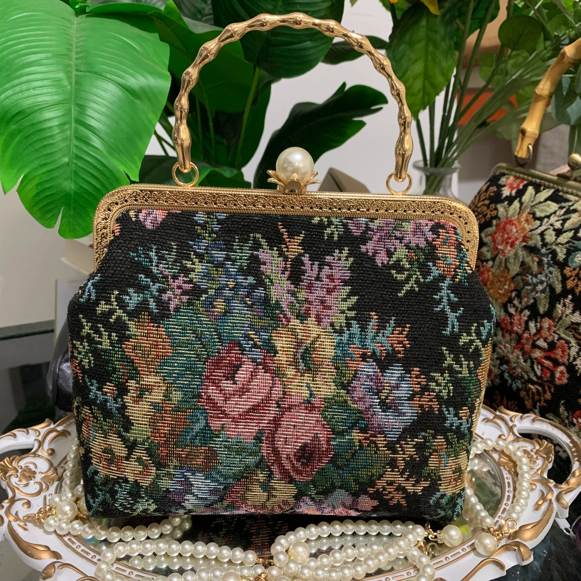 Lost in Vintage Inspiration Baroque Clutch | Floral Tapestry Pearl Bead Purse | Gold-Tone Metal Frame Kiss-Lock Evening Bag with Chain Strap Luxegan