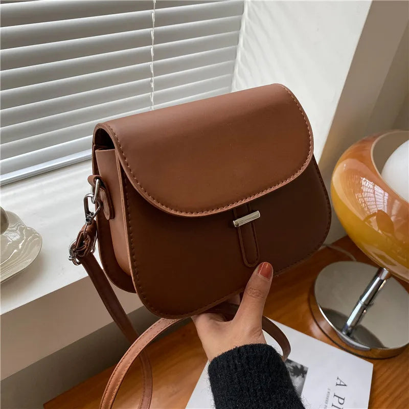 Fashion Women's Crossbody Saddle Bag | Retro Semicircle Handbag & Designer Messenger Bag Luxegan