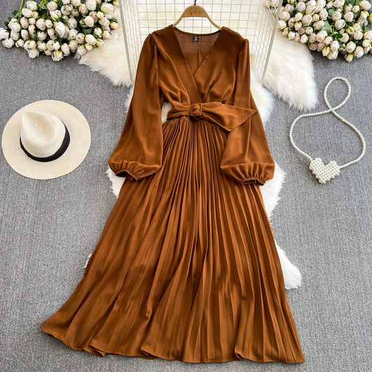 Elegant Vintage Lantern-Sleeve Dress | Sophisticated Slimming V-Neck A-Line Gown | Elegant "High-Waist Pleated" Silhouette | "Dignified" City Girl Fashion Skirt for Radiant Versatile Summer Styling Luxegan
