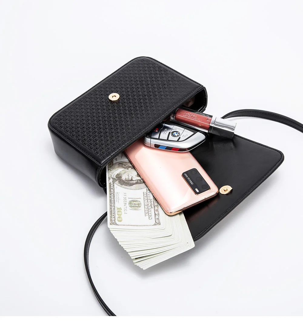 CHCH Women's Crossbody Bag 2024 New Flip Saddle Bag Simple Commuter Small Square Bag