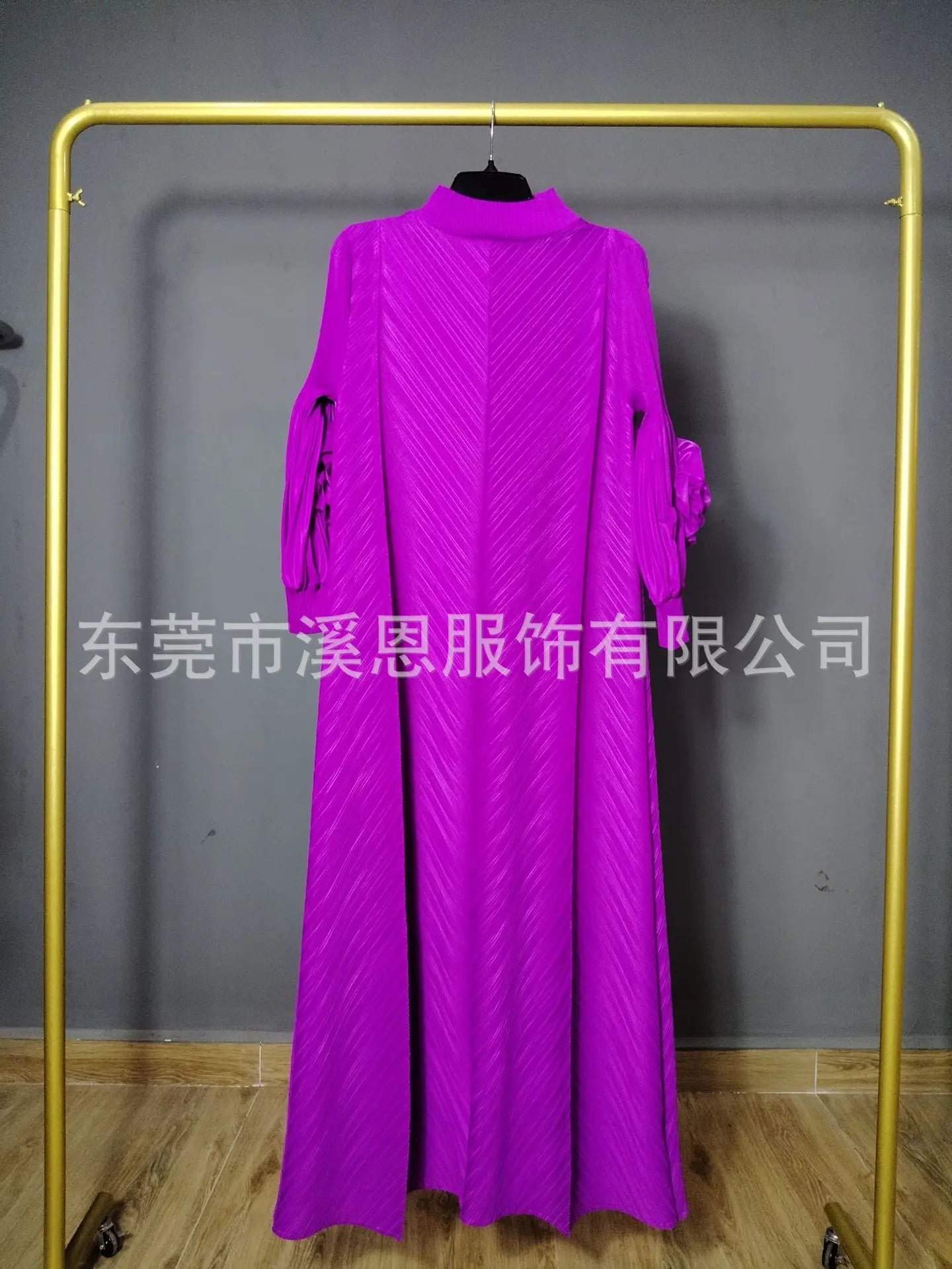 Elegant Heavy Industry Flower Disc Pleated Dress | Versatile Age-Reducing Mother Outfit | Luxury Geometric High-Stretch A-Line Long Skirt | Model 2404LYQ-Z20178-2 Loose Fit One-Size-Fits-All Long Sleeve Dress Luxegan