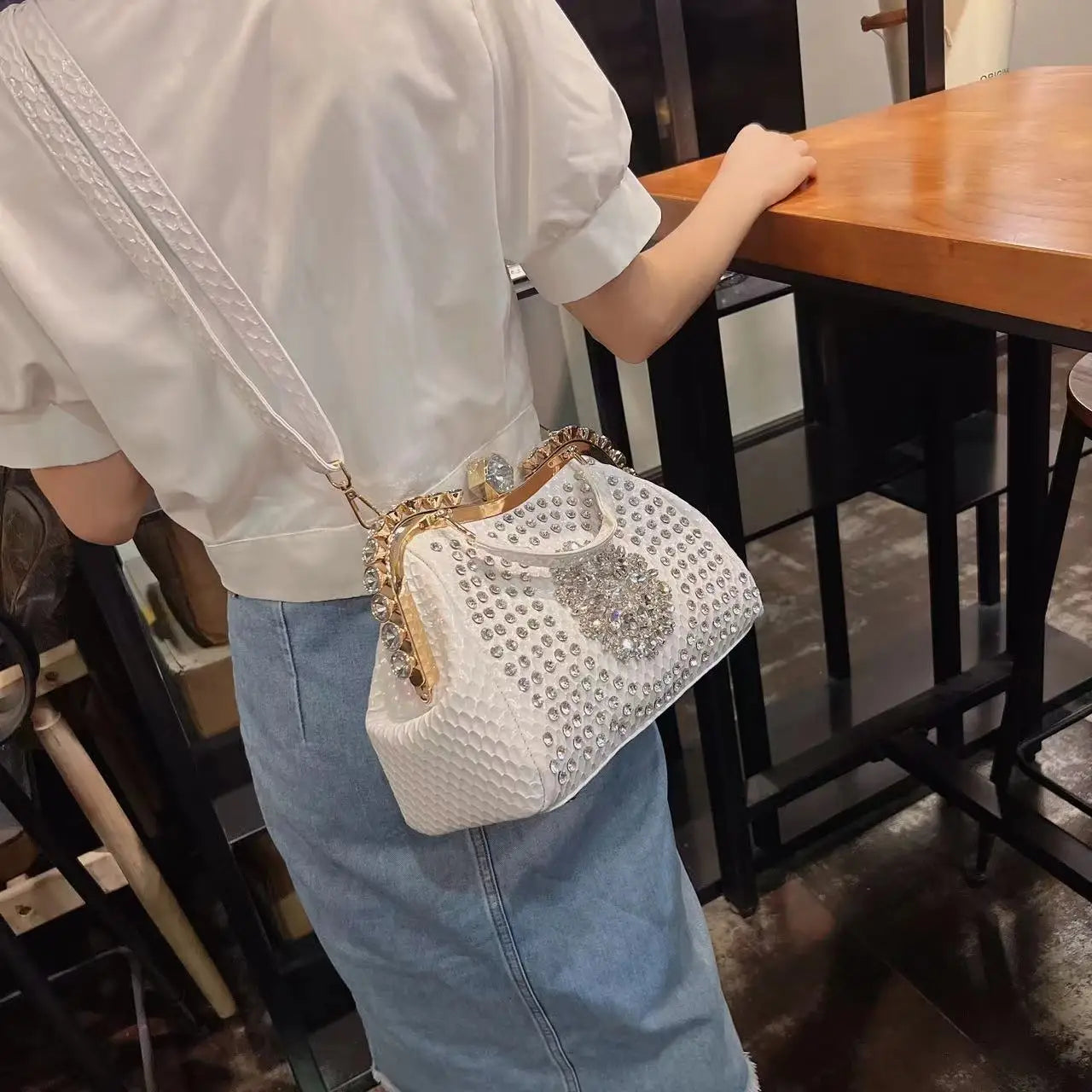 New Summer "Explosive Texture" Shoulder Bag | Senior Sense Diamond-Inset Handbag & Large Capacity Minority Crossbody Luxegan