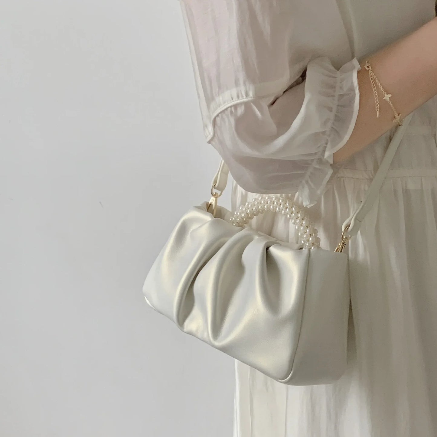 Fashion Pearl Handle Women's Dinner Clutch | Luxury Designer Handbags & Small Messenger Bag Luxegan