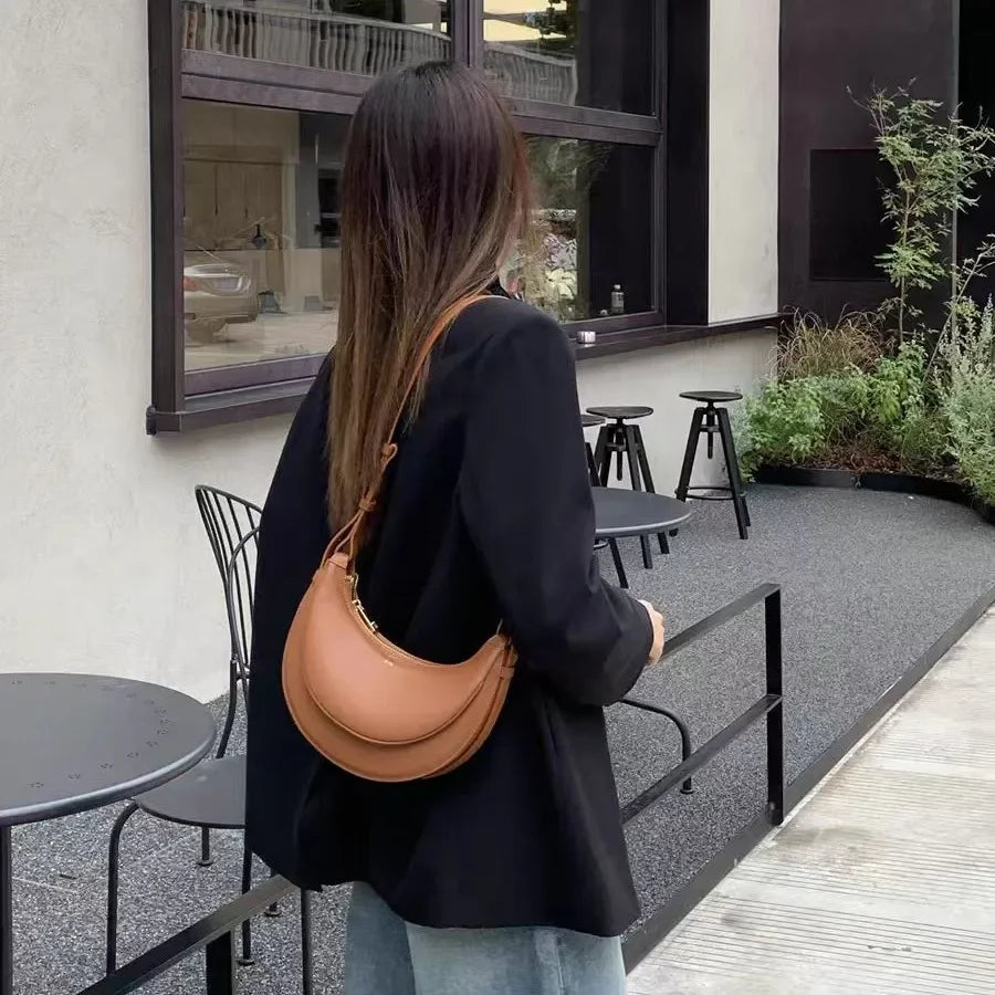 Women's Casual Tote Bags Handbag Luxury Designer Large Capacity PU Half Moon Crescent Bag Saddle Commuting Shoulder Bags Woman