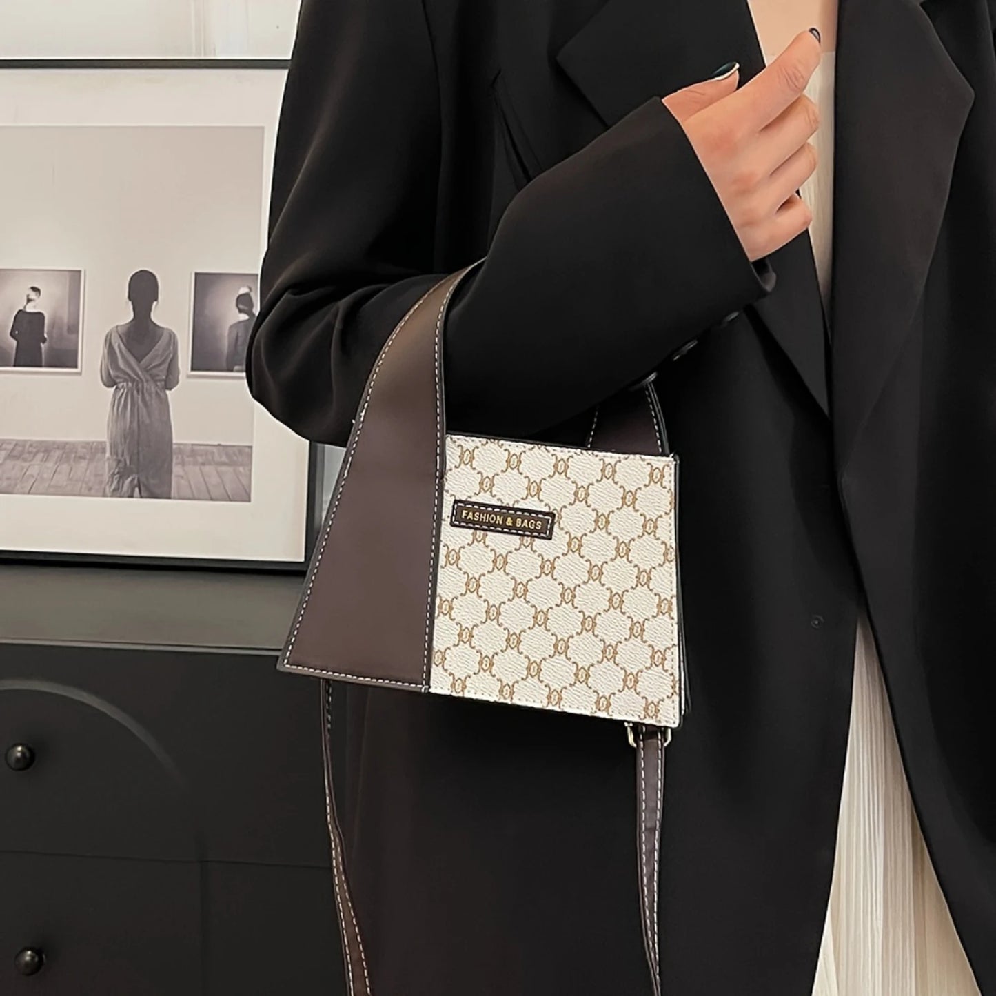 Designer Mini Crossbody Bag, Vintage-Inspired PU Shoulder Handbag for Women, Chic Commuter Tote with Metallic Clasp