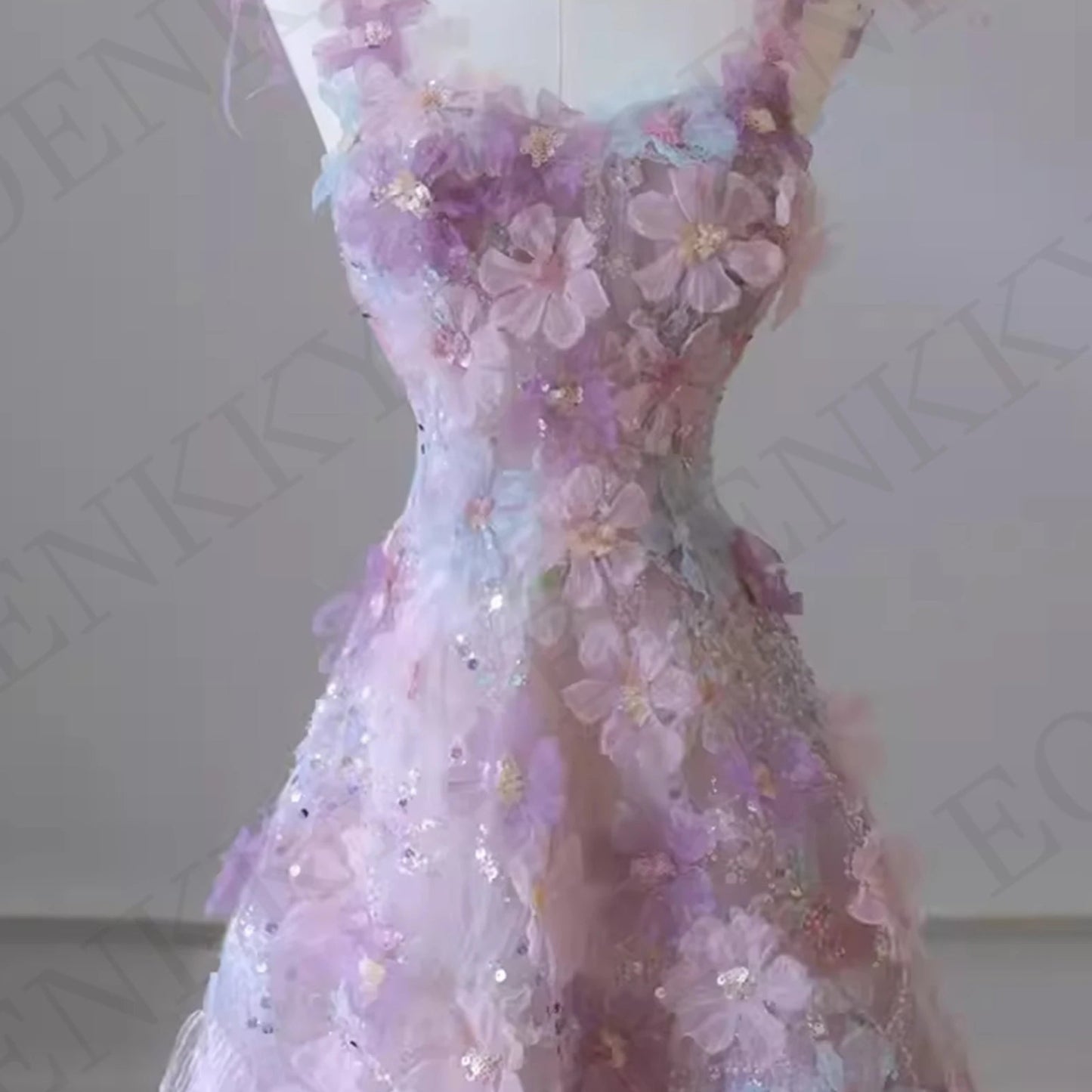 Women's Exquisite 3D Flowers Prom Dress | Glitter Sequin A-Line Evening Gown | Luxury Spaghetti Strap Tulle Party Dress | Lace-Up Built-In Bra Formal Vestido with Sweep Train Luxegan