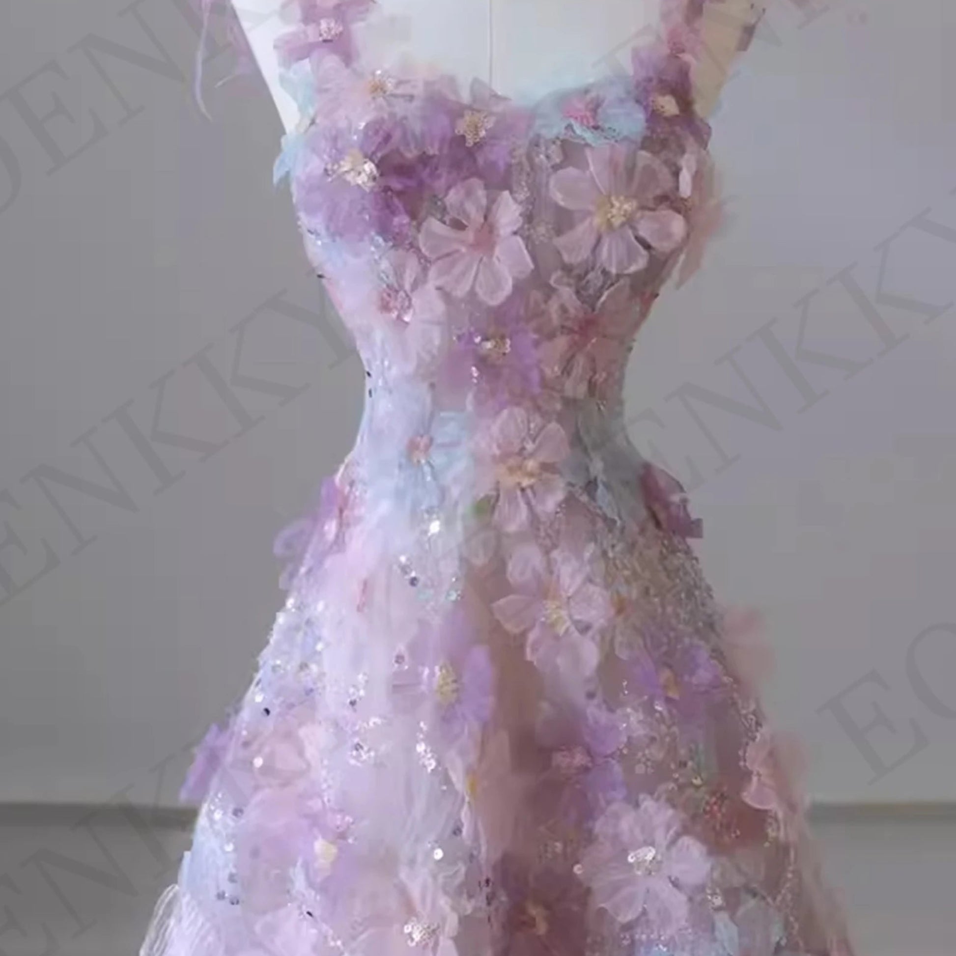Women's Exquisite 3D Flowers Prom Dress | Glitter Sequin A-Line Evening Gown | Luxury Spaghetti Strap Tulle Party Dress | Lace-Up Built-In Bra Formal Vestido with Sweep Train Luxegan