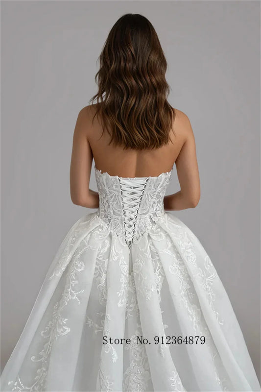 Lujoso Vestido de Novia en Línea A con Aplicaciones de Encaje Corazón, Hecho a Medida, 2026 Rode De Morrie
