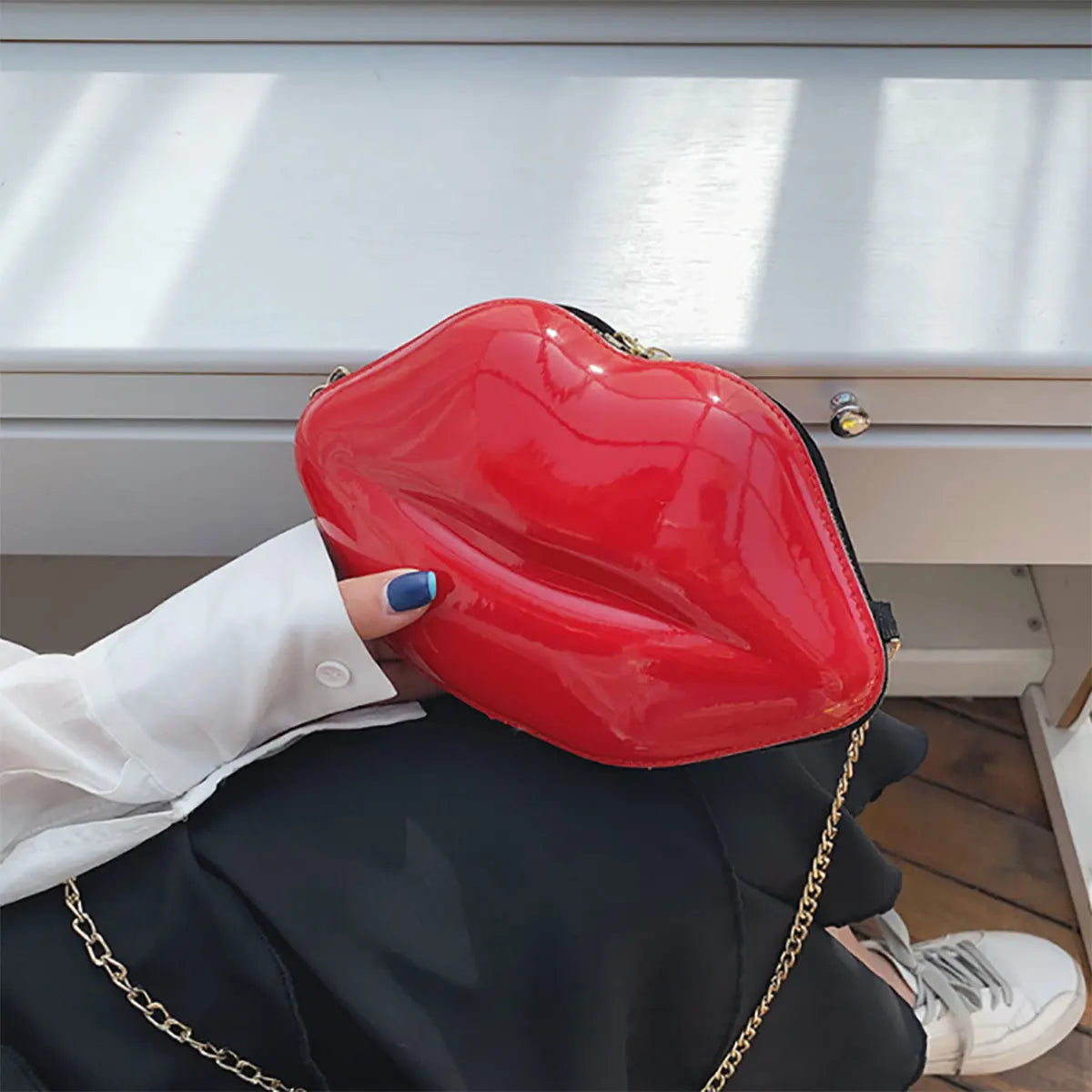 Niche Red Lip Shaped Chain Bag, Novelty Mini Shoulder Bag, Women's Stylish Zipper Bag Luxegan