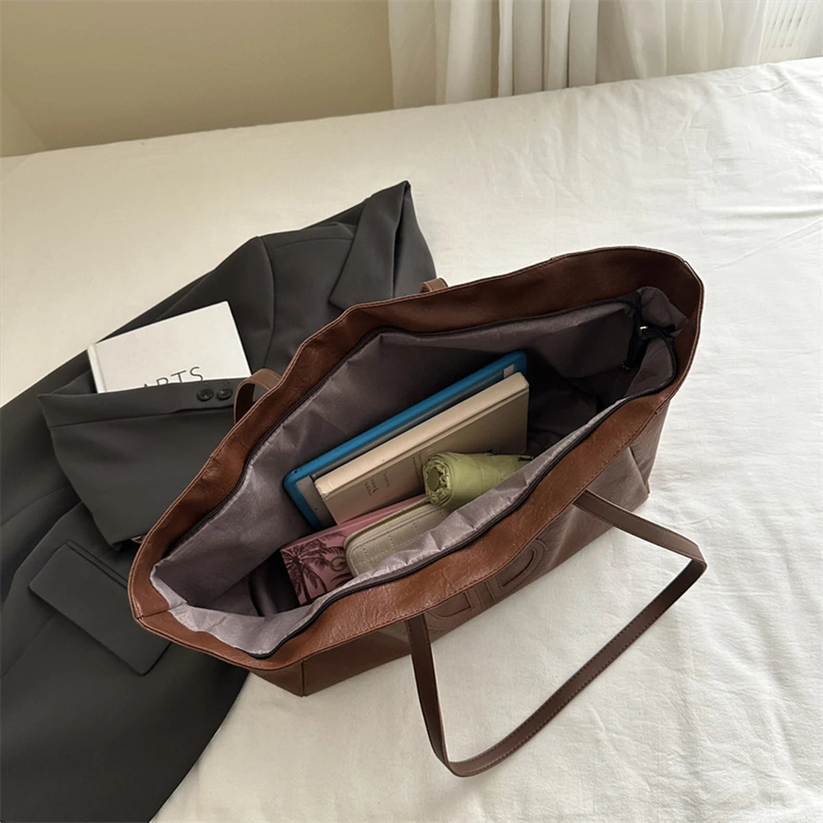 Fashion Women's Solid Color Tote Bag | Large Capacity PU Leather Water-Resistant Shoulder Bag Luxegan