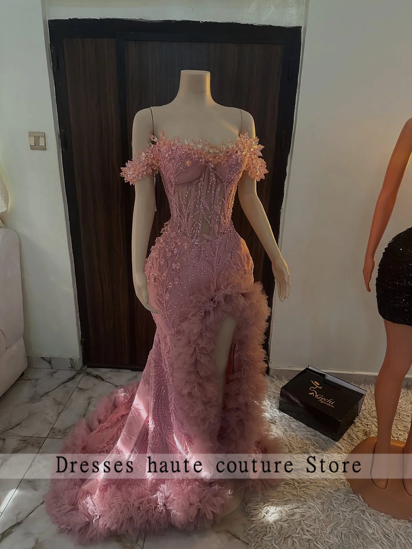 Luxury Pink Diamond Prom Dress | African Women's High Slit Formal Wedding Gown | Exquisite Crystal Beaded Ruffle Evening Dress | Premium Mermaid Floor-Length Sleeveless Robe with Built-in Bra Luxegan