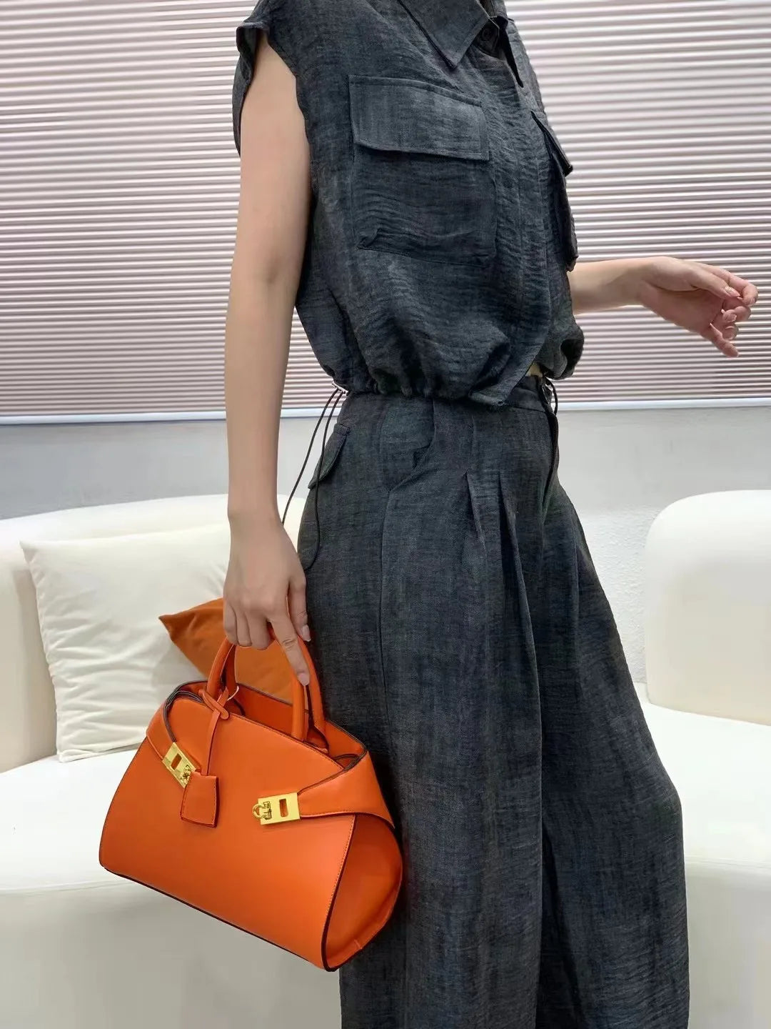 Luxury Designer Shell Messenger Bag | Sophisticated "Bowling Style" Silhouette | New Fashion Large Capacity Shoulder Bag | "Dignified" High-Performance PU Leather Essential for Radiant Versatile Styling Luxegan