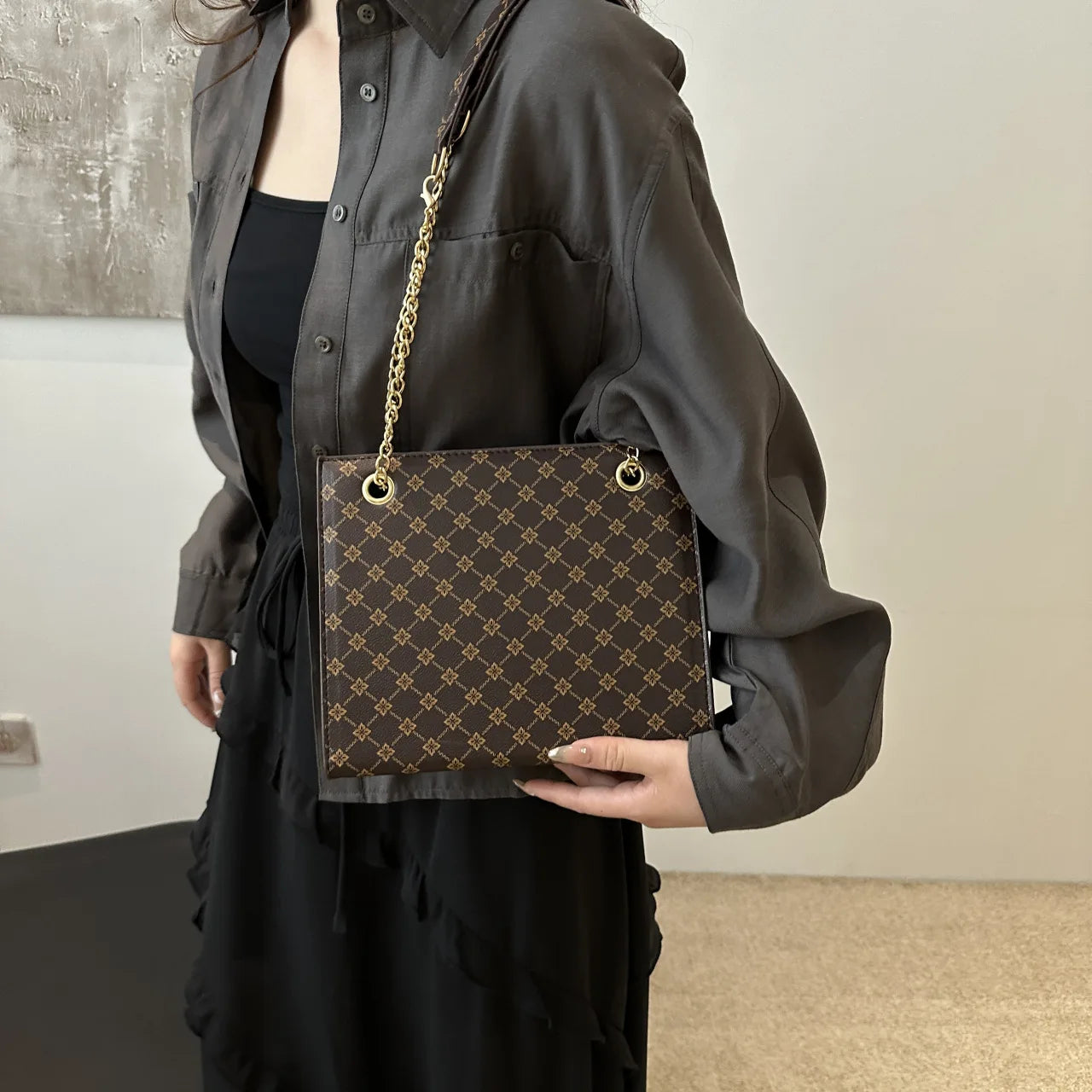Fashionable Commuting Tote Bag | Women's Retro Casual Chain Shoulder Bag & Large Capacity Handbag Luxegan