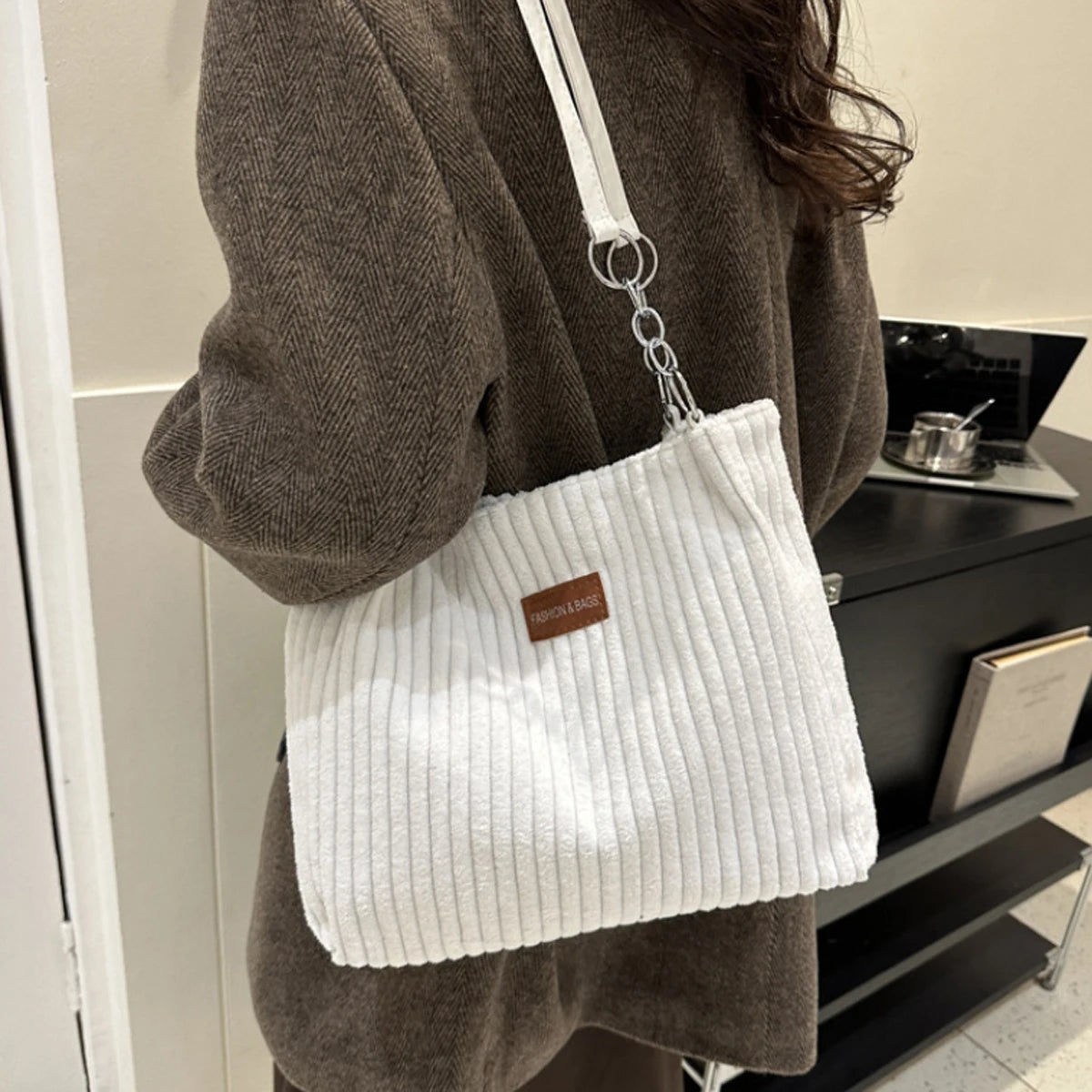 Simple Solid Color Velvet Bag | High Texture Chain Shoulder & Underarm Messenger Bag (Unisex Fashion Handbag for All Seasons) Luxegan
