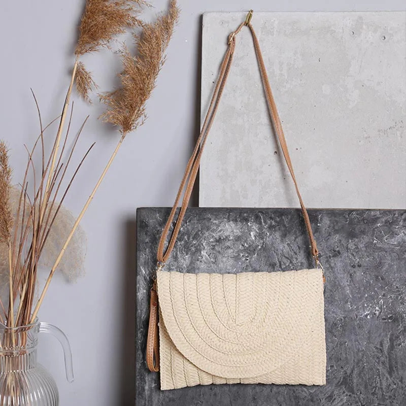 Bolsos de playa de verano para mujer Bolso bandolera de paja hecho a mano con sobre Bolso de hombro trenzado Bolso de mano de vacaciones tejido