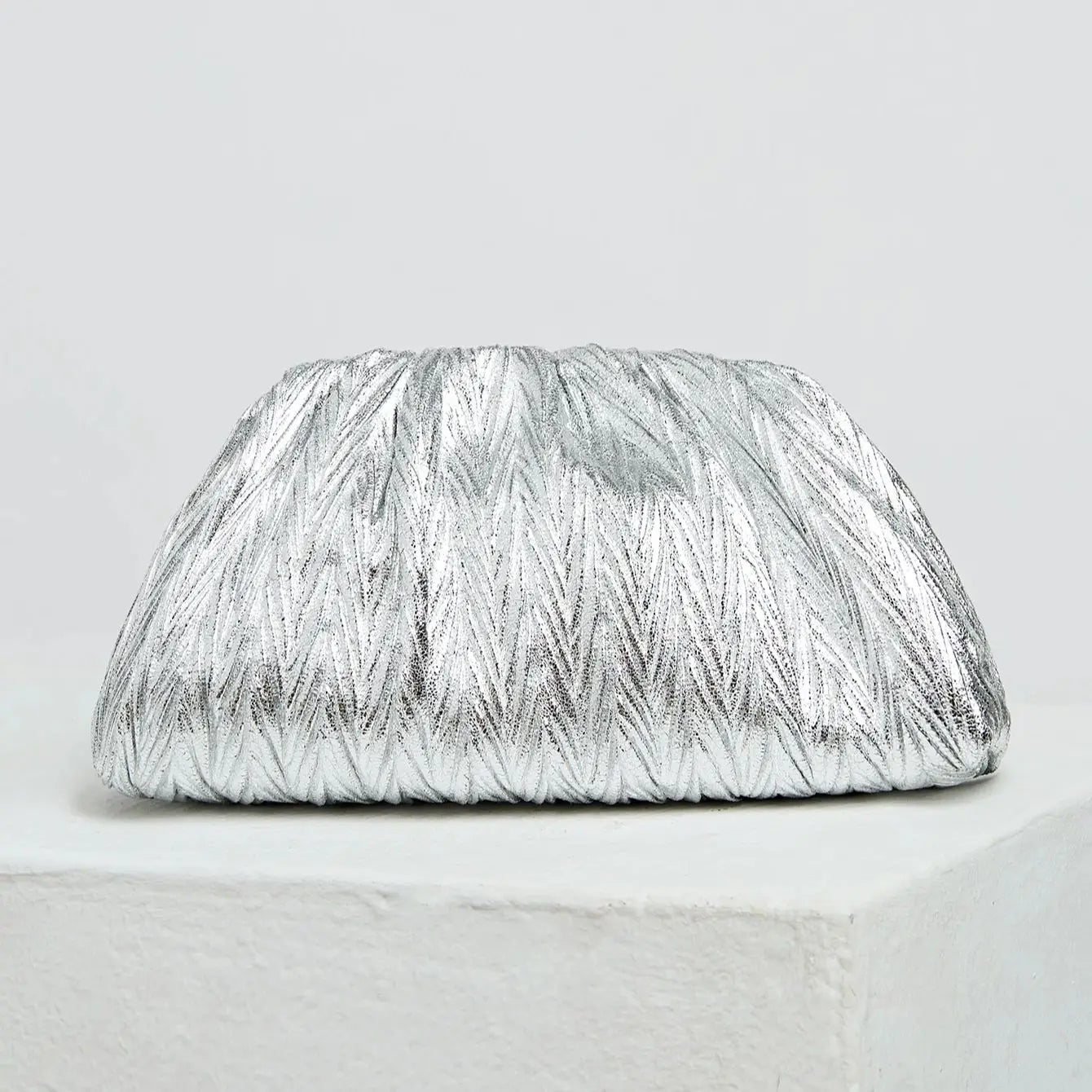 Elegant Silver Pleated Banquet Handbag | Large Capacity Luxury Ruched Clutch | Versatile Fashion Portable Party Bag | Minimalist Solid Silver Dinner Purse for Dates & Weddings Luxegan