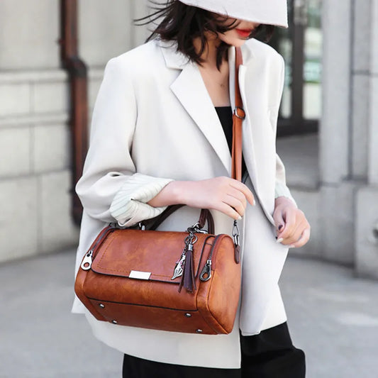 Large Capacity Women's Shoulder Bag | Fashion Zipper Crossbody Bag with Tassel Luxegan