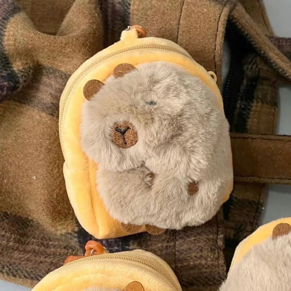 Kawaii Capybara Plush Coin Purse | Lovely Cartoon Round Bag & Headphone Storage Luxegan