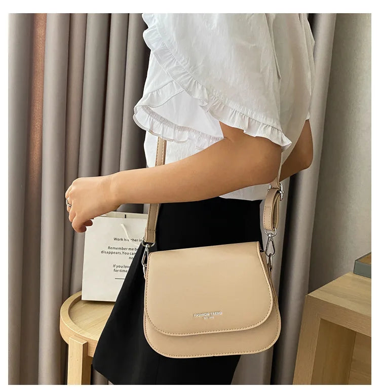 Simple Fashion Saddle Crossbody Bag Luxegan
